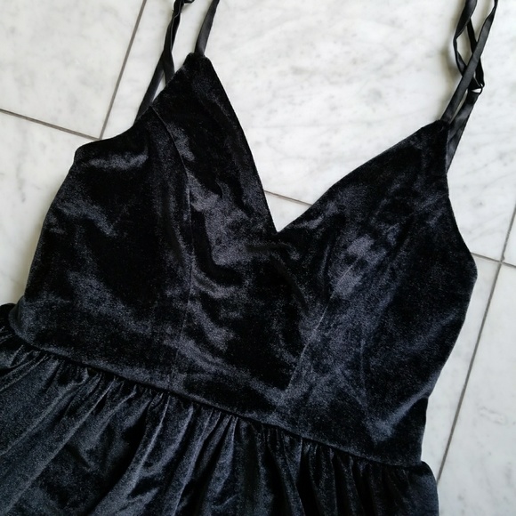 NWT LF Black Velvet Romper - Picture 5 of 8
